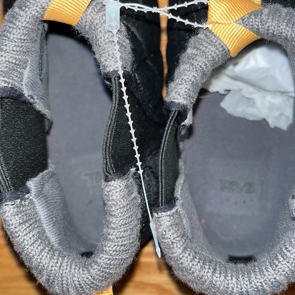 New Teva Ember Mid Boot Quilted Black Womens 9 - Picture 11 of 15